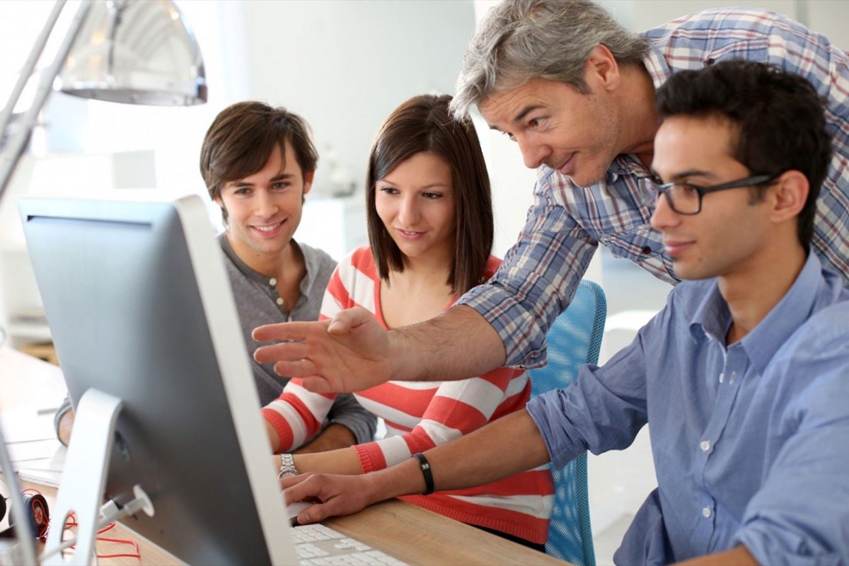 The Best Entry Level eCommerce Jobs (And How to Find and Land Them)